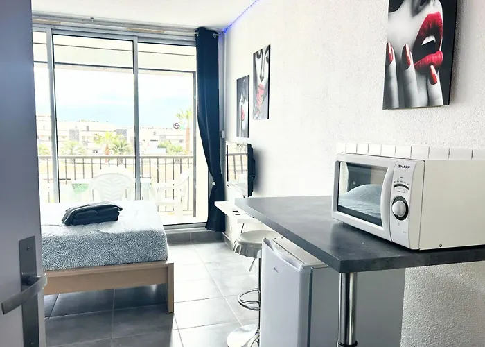 Naturiste Cap D'agde Heliopolis F 47 *